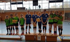 Die U13-Volleyballerinnen belegen den 2. Platz bei der Kreismeisterschaft in Inning.